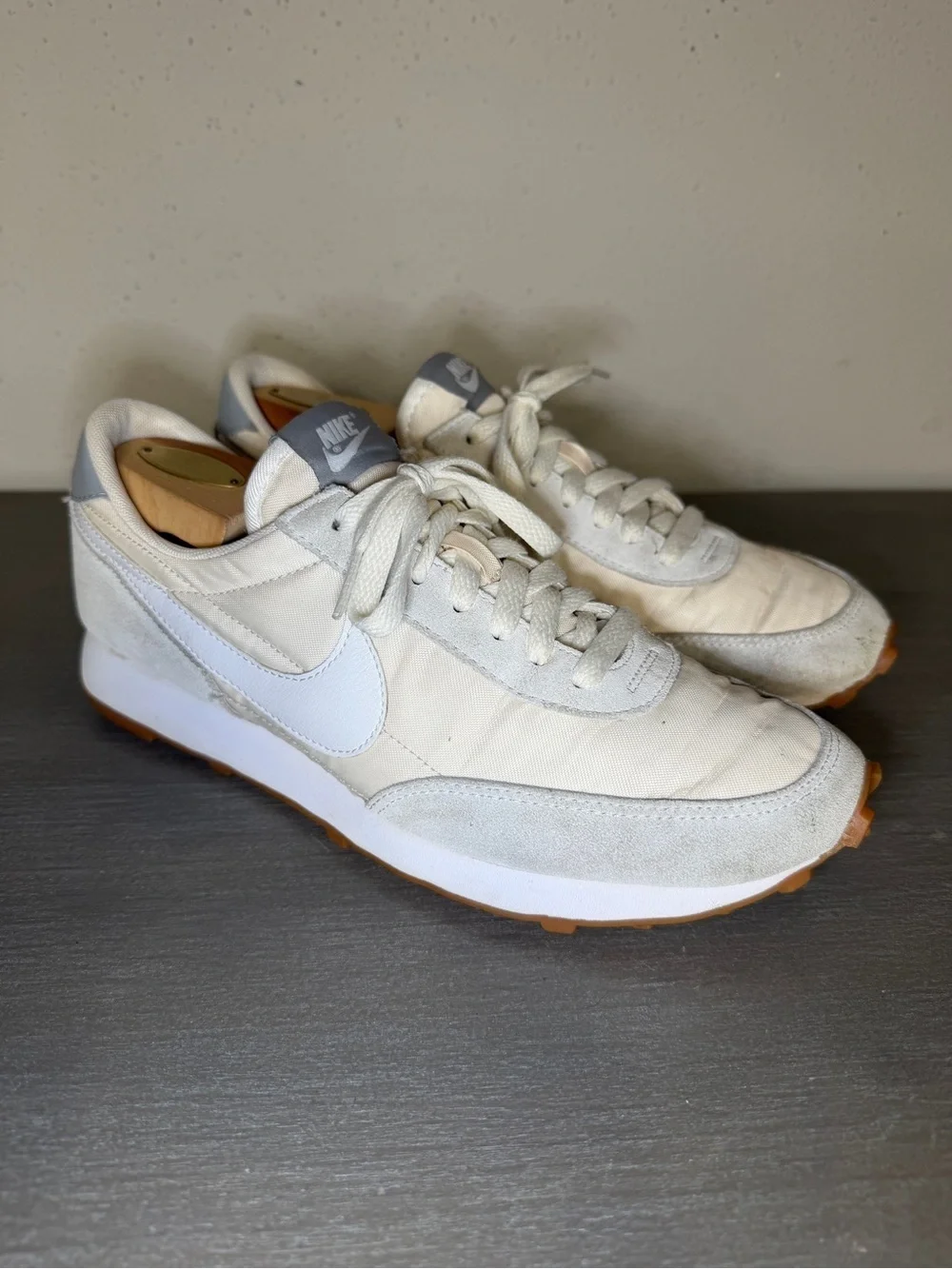 Nike Daybreak Pale Ivory Gray Womens Size 9 Walking Running Shoes Sneakers